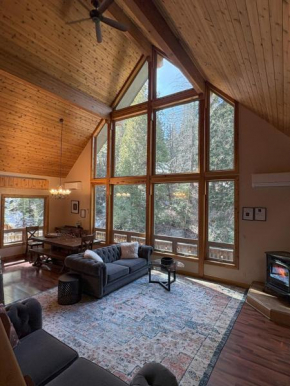 Lily of the Valley - Big Wall, Yosemite Day Use Reservations, Breakfast, Forest View and WiFi